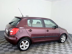 Skoda Fabia Comfortline Facelift 1.2 51kW (3 фото из 8)