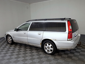 Volvo V70 Summum ATM 2.4 D5 120kW (4 foto / 7)