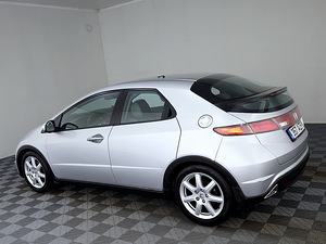 Honda Civic Elegance ATM 1.8 103kW (4 фото из 7)