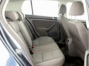 Volkswagen Golf Comfortline 1.4 59kW (7 фото из 7)