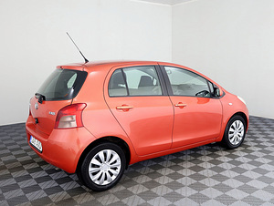 Toyota Yaris Linea Sol A-C 1.3 64kW (3 фото из 8)