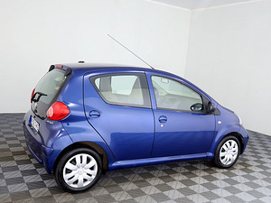 Toyota Aygo Linea Sol A-C 1.0 50kW (3 фото из 9)