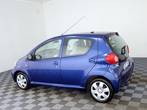 Toyota Aygo Linea Sol A-C 1.0 50kW (4 фото из 9)