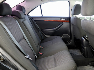 Toyota Avensis Linea Sol 2.2 D-CAT 130kW (7 фото из 8)