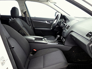 Mercedes-Benz C 200 Elegance ATM 2.1 CDI 100kW (6 фото из 8)