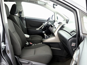 Toyota Verso Linea Sol 2.2 D-CAT 130kW (6 foto / 9)