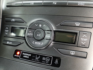 Toyota Auris Linea Sol ATM 1.6 91kW (8 foto / 8)