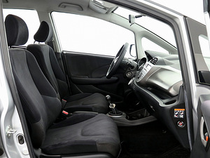 Honda Jazz Elegance 1.3 73kW (6 фото из 8)