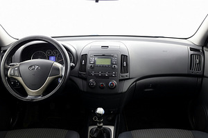 Hyundai i30 Elegance 1.6 90kW (5 foto / 7)
