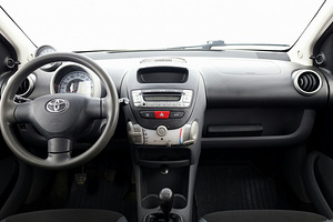 Toyota Aygo Linea Sol A-C 1.0 50kW (5 foto / 8)