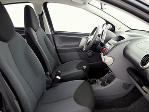 Toyota Aygo Linea Sol A-C 1.0 50kW (6 foto / 8)
