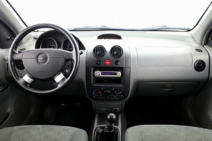 Chevrolet Aveo Comfort 1.4 61kW (5 foto / 7)