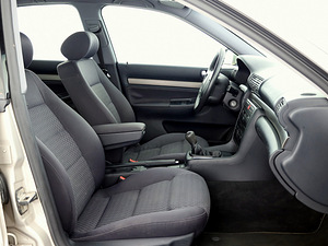 Audi A4 Comfortline Facelift 1.6 74kW (6 foto / 7)