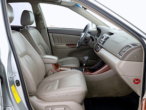 Toyota Camry Luxury ATM 2.4 112kW (6 foto / 7)