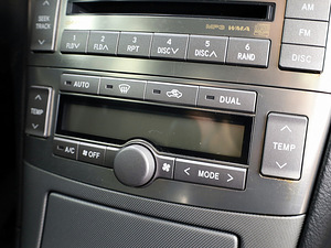 Toyota Avensis Linea Sol Facelift 1.8 95kW (8 фото из 8)