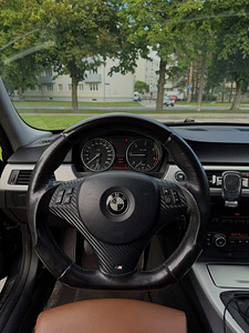 BMW E91 320d 2008 (6 foto / 8)