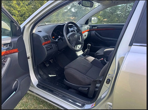 Toyota Avensis 2.0 108kW (3 foto / 10)