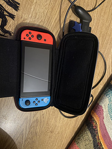 Nintendo Switch (2 foto / 4)