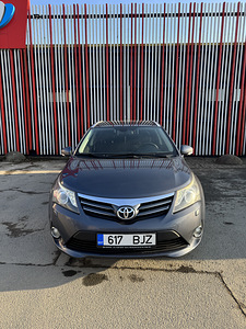Toyota Avensis 2.0D 2013 195000 km •Heas korras • (2 foto / 15)