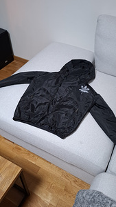 Must kapuutsiga tuulejope / Adidas stiil / kerge (3 foto / 5)