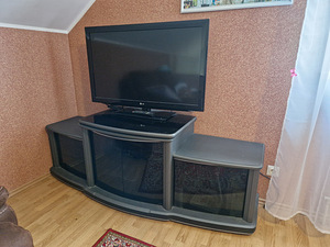 Klaasiga TV-alus (1 foto / 3)