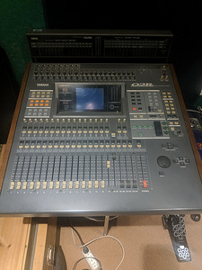 Yamaha 02r Digital Mixing Recording Console with MB02 Meter