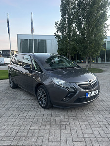 Opel zafira tourer (2 foto / 15)