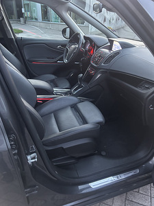 Opel zafira tourer (11 foto / 15)
