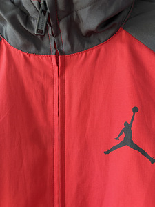 Nike Air Jordan laste jakk kerge jope s.140-152 (8 foto / 9)
