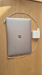 MacBook Pro 15" (2018) (1 фото из 10)