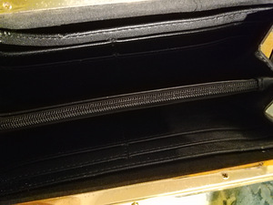 HARROD MUSTA NAHKALOMPAKKO (2 valokuva sivusta 3)