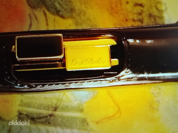 TED BAKER MUSTA NAHKALOMPAKKO