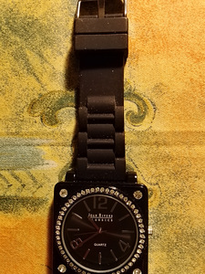 JOAN RIVER RANNEKELLO MUSTA RANNEKE (3 valokuva sivusta 3)