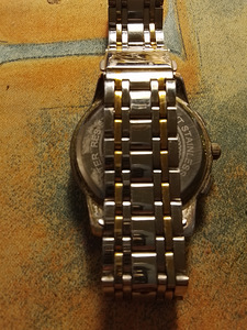 METALLI RANNEKELLO (1 valokuva sivusta 2)