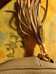 GUCCI HOPEAN VÄRINEN OLKALAUKKU (2 valokuva sivusta 4)