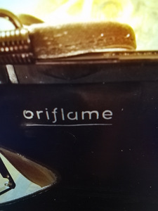 KIILTÄVÄ PINTAINEN ORIFLAME ILTALAUKKU (4 valokuva sivusta 4)
