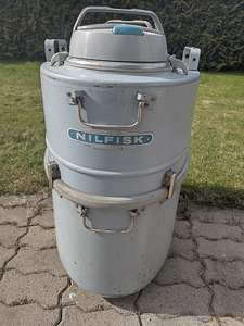 Производственный пылесос NILFISK 1400W (2 фото из 3)