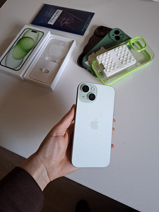Продам iPhone 15 128GB (зелёный) (2 фото из 3)