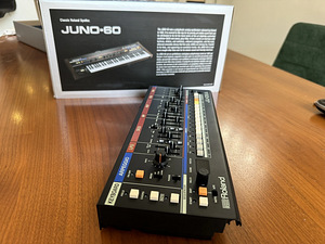 Roland JU-06A (4 фото из 5)