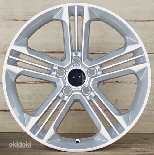R18 BK 628 Silver 18x8 5x112