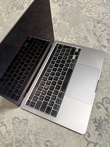 MacBook Pro 16 (2019) (2 foto / 4)