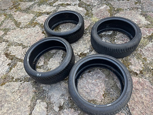 4 использованных шины Goodyear UltraGrip 245/40 R21 M+S ламели (5 фото из 9)