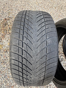 4 использованных шины Goodyear UltraGrip 245/40 R21 M+S ламели (6 фото из 9)