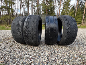 4 использованных шины Goodyear UltraGrip 245/40 R21 M+S ламели (7 фото из 9)