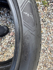 4 использованных шины Goodyear UltraGrip 245/40 R21 M+S ламели (9 фото из 9)