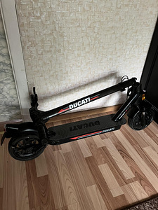 Электросамокат Ducati . (3 фото из 7)