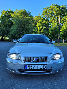 Volvo V70 D5 (2 фото из 15)