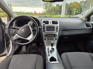 Toyota Avensis 2012 LPG BI XENON (10 foto / 10)