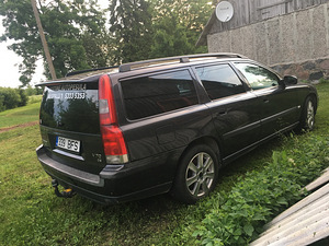 VOLVO V70 2.4 D5 Manuaal 120kw (2 foto / 8)