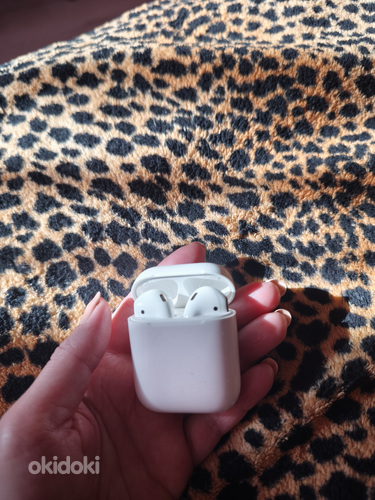 Airpods headphones